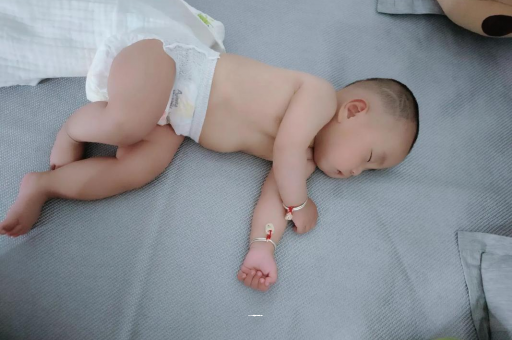 乐山怀孕多久会显肚子